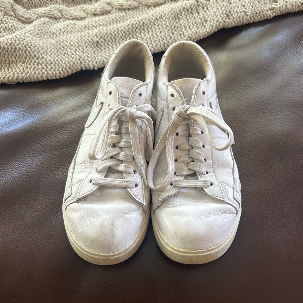 Nike blazers low top